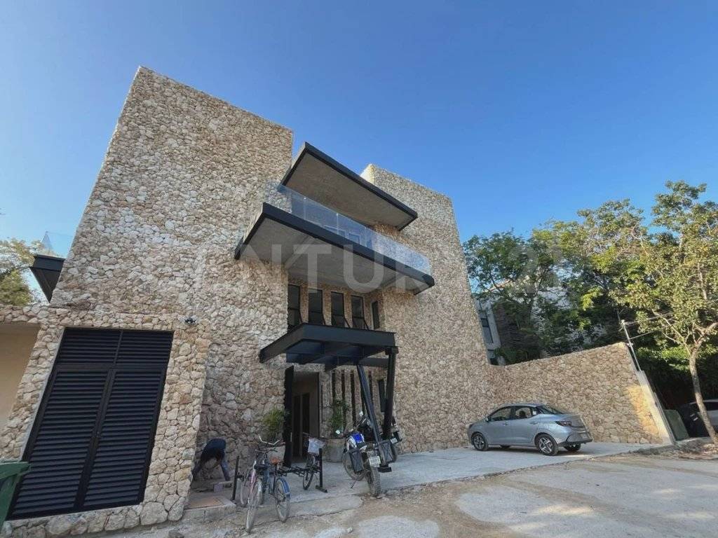 Moderno departamento en Tulum con balcón selva 1