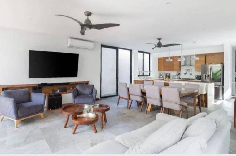 Residencia moderna con alberca y seguridad total 3