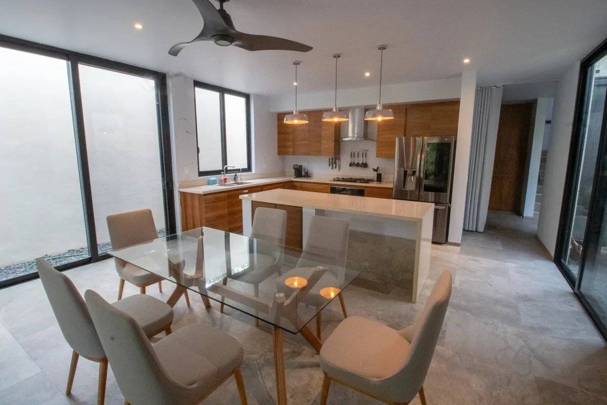 Residencia moderna con alberca y seguridad total 5