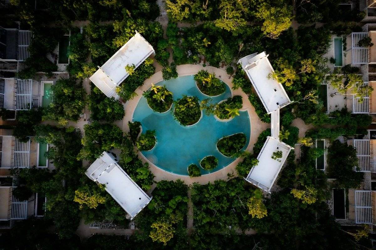 Jardín privado y alberca en Tulum 3