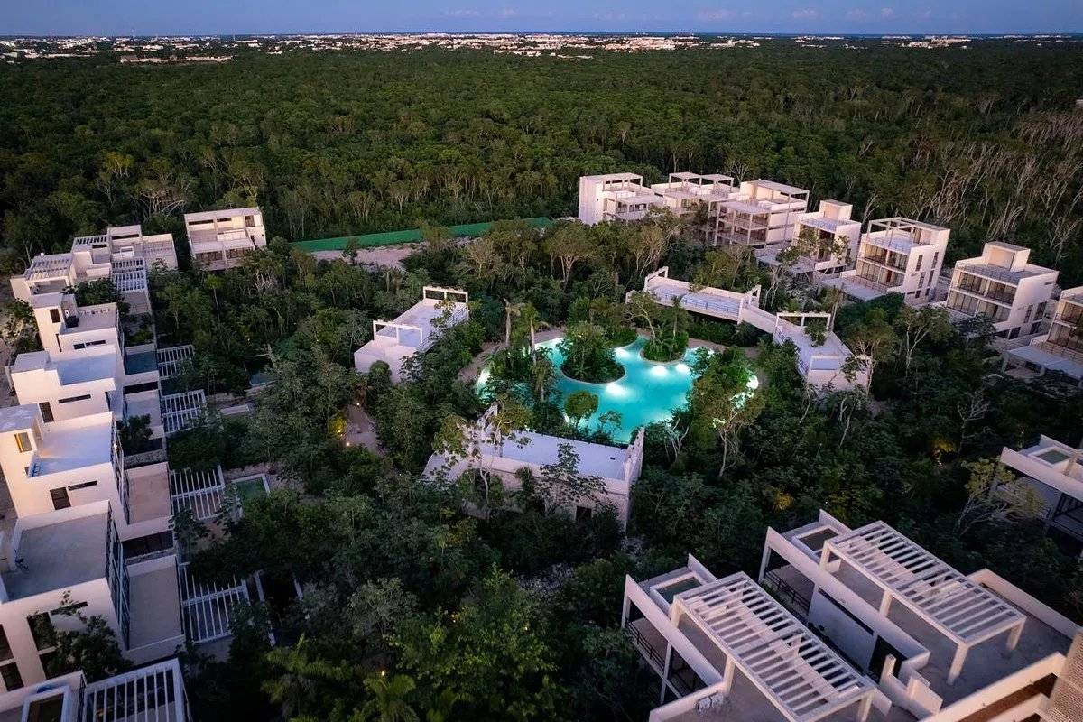 Jardín privado y alberca en Tulum 2