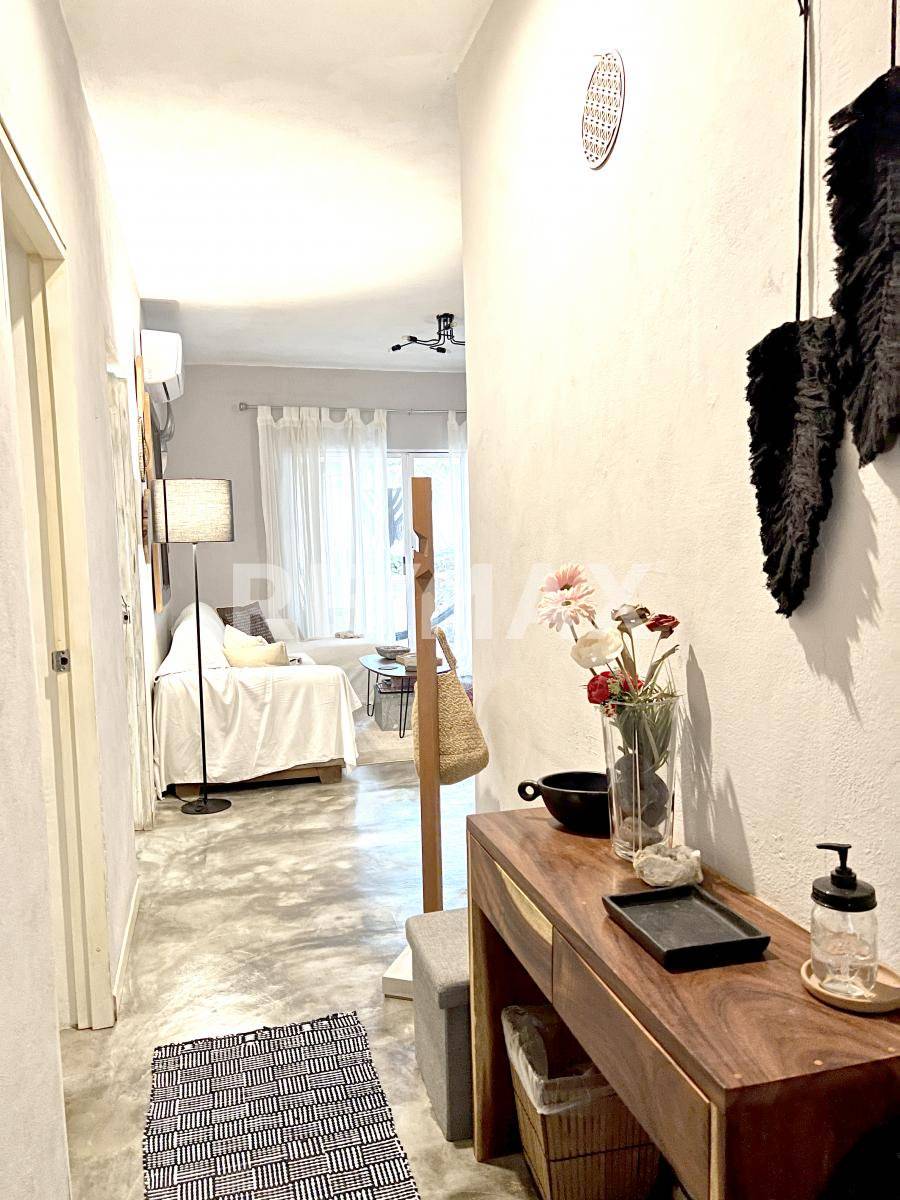 Casa con 3 departamentos para inversión segura 1