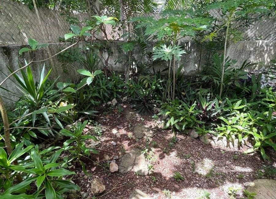 Casa en Tulum con jardín y bodega amplia 5