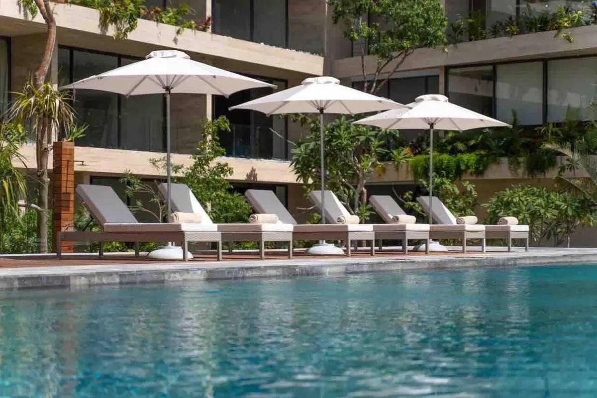 Penthouse de lujo con piscina y acceso a playa 1