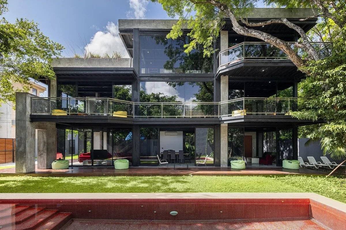 Mansión de lujo con diseño industrial en Tulum 2