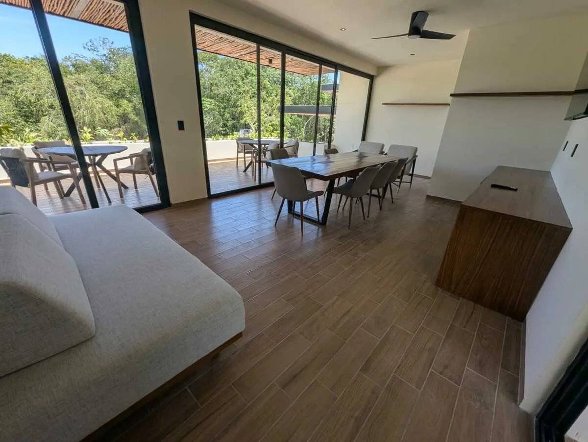 Jardín con alberca privada en Canopia 110 5