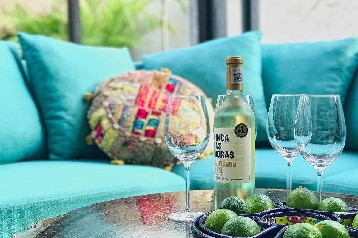 Villa luminosa con jardín y piscina privada 4
