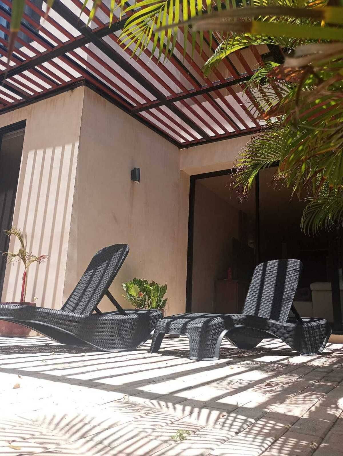 Villa nueva con piscina en 5ta Avenida 5