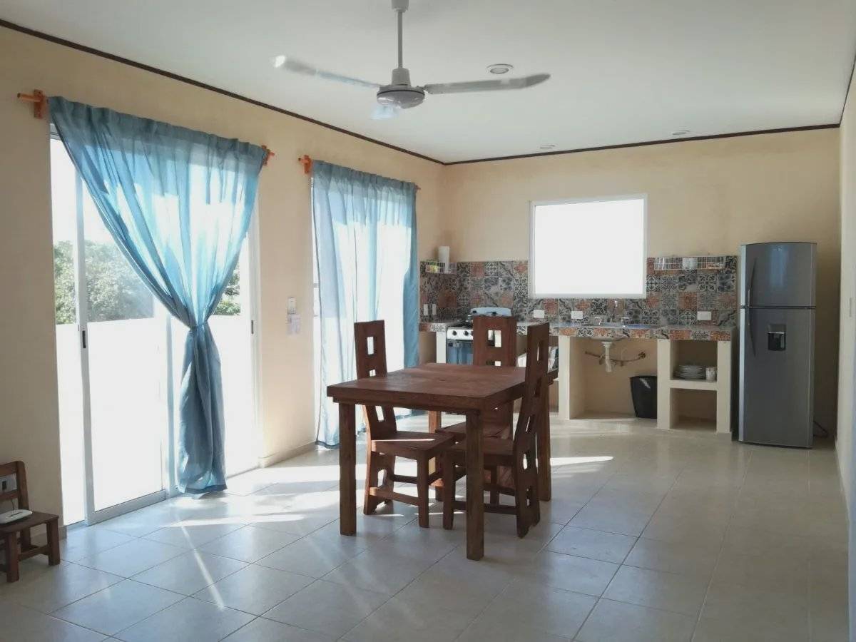 Condominio completo con balcones y aire acondicionado 2