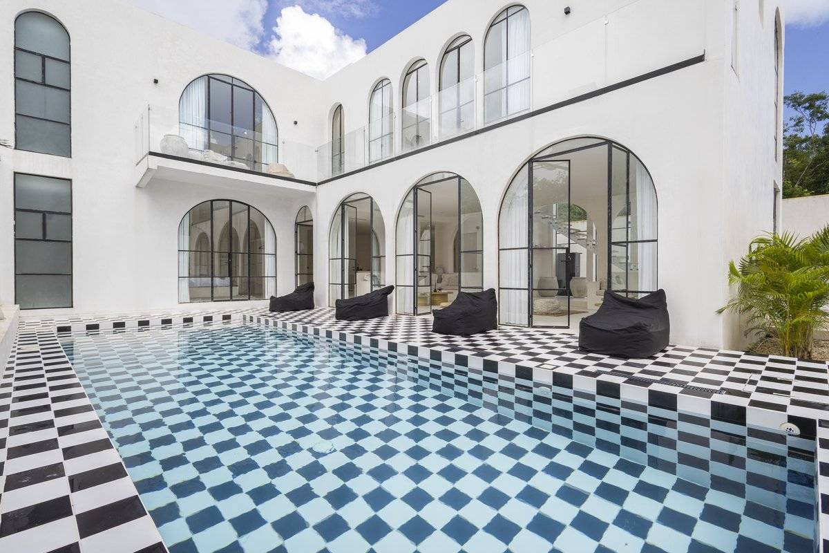 Casa blanca ideal para inversión vacacional 2