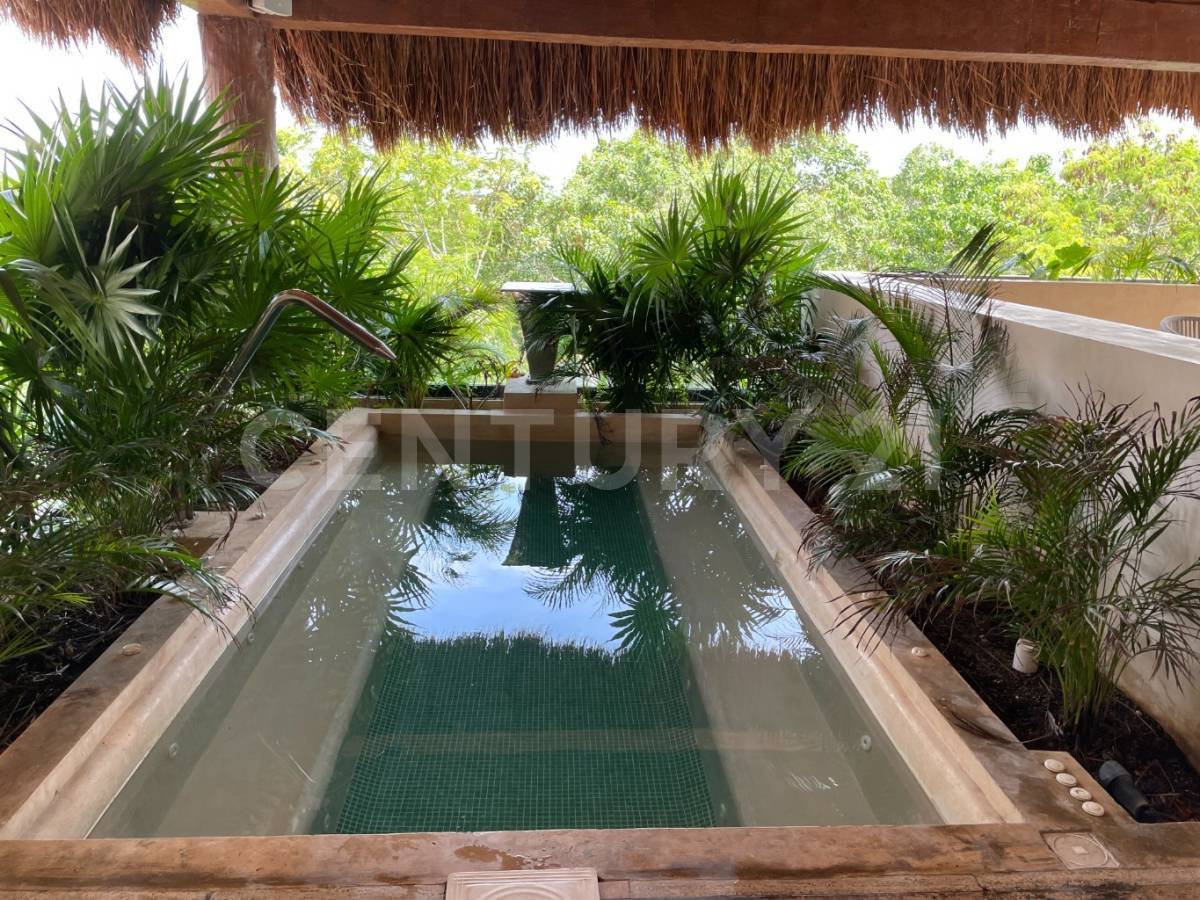 Terraza privada con jacuzzi en Tulum 2