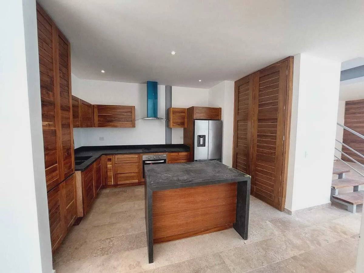 Casa de lujo con alberca y mirador en Kaybé 2