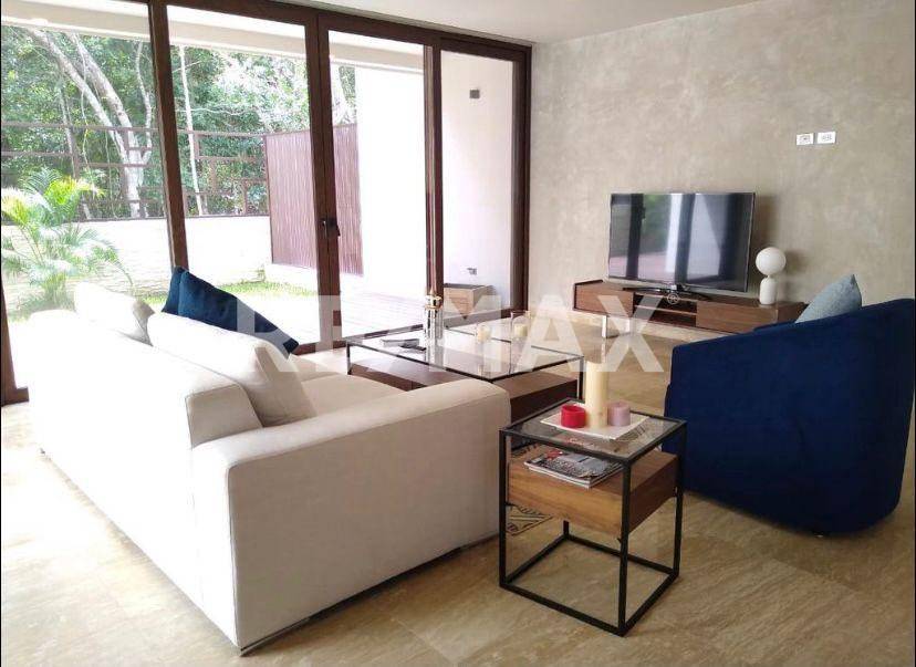 Casa exclusiva con alberca en Aldea Zama 4