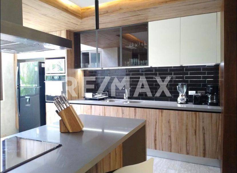Casa exclusiva con alberca en Aldea Zama 5