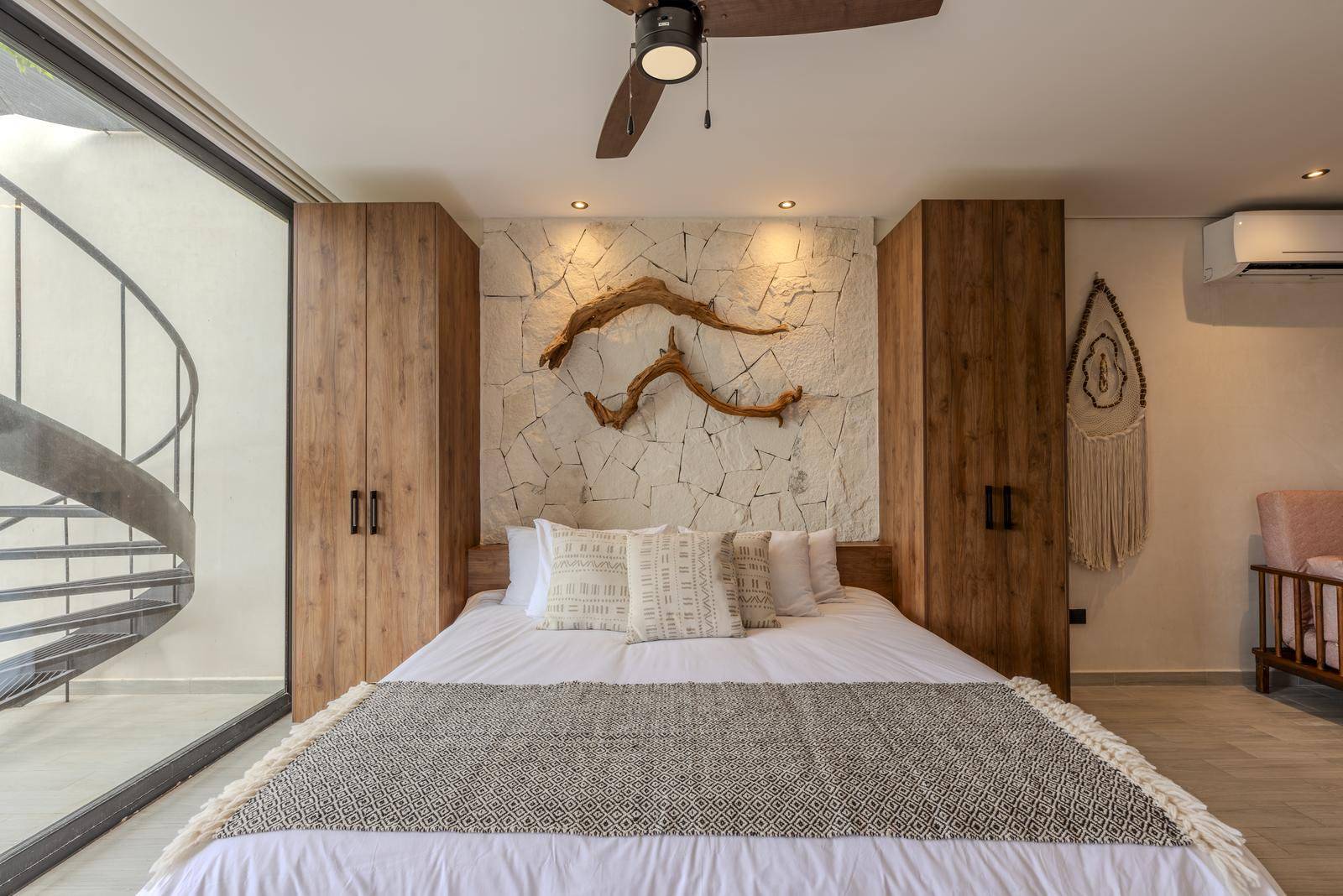 Estudio Penthouse con Jacuzzi y Vista Selva 2