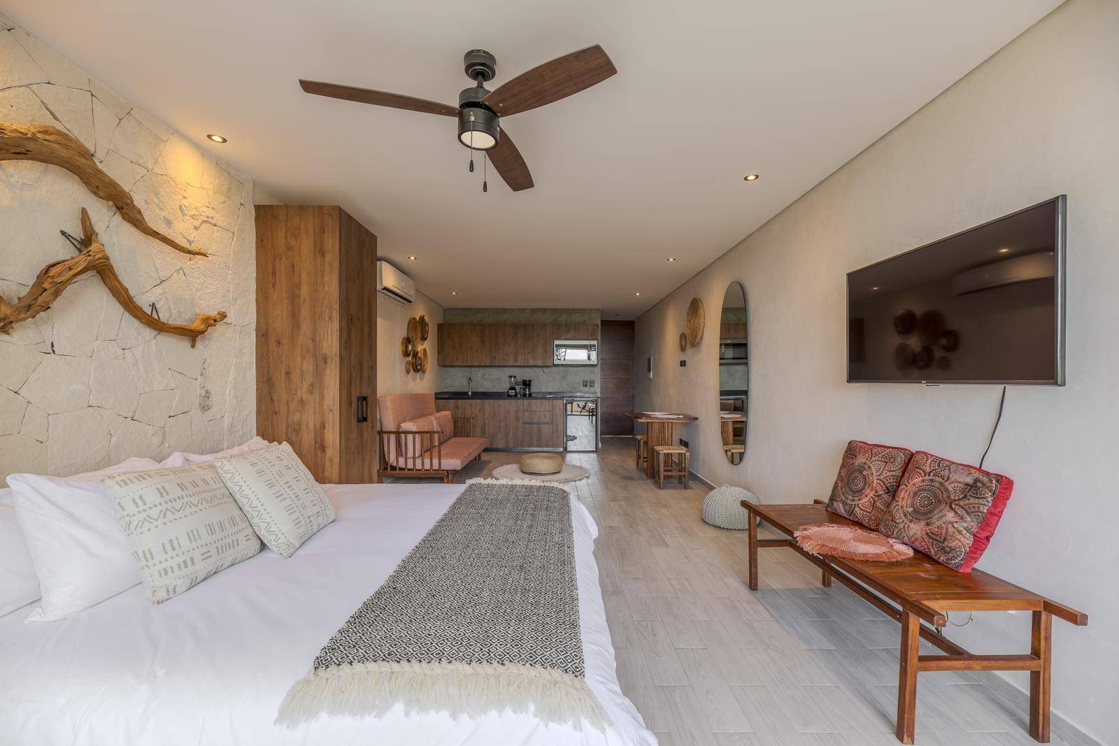 Estudio Penthouse con Jacuzzi y Vista Selva 4