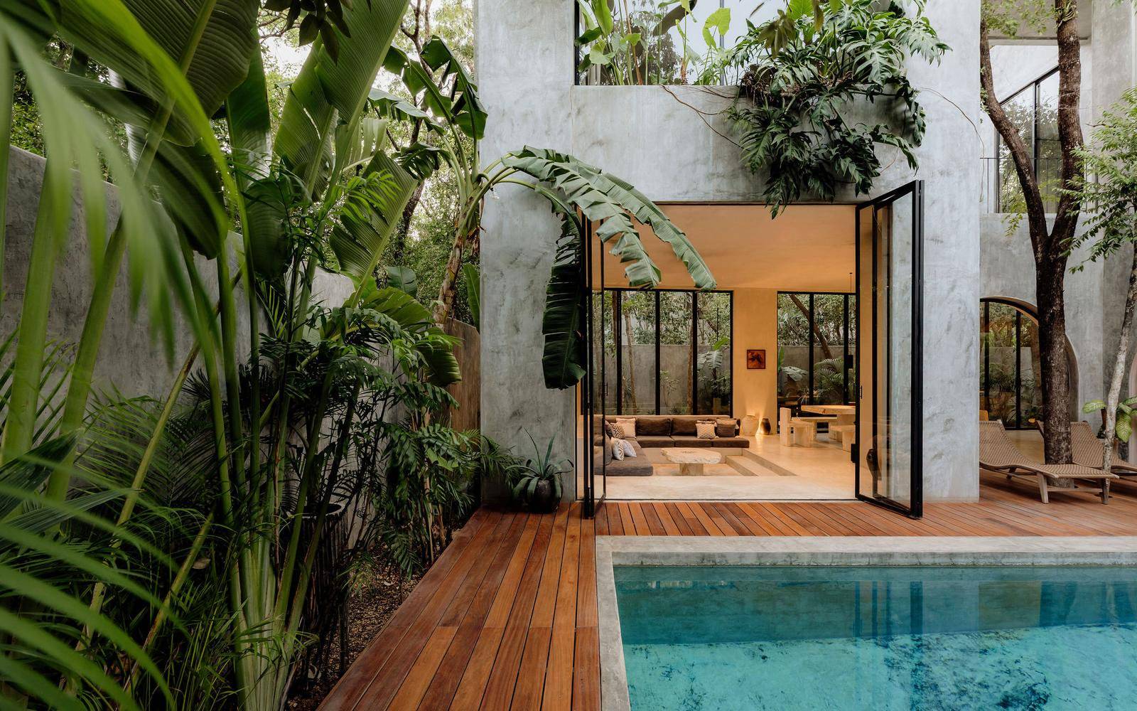 Casa de lujo con alberca y jardines tropicales 5