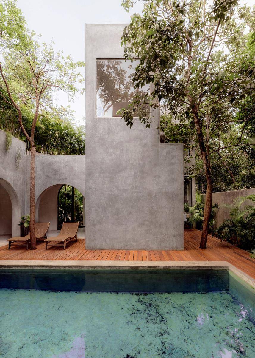Casa de lujo con alberca y jardines tropicales 4
