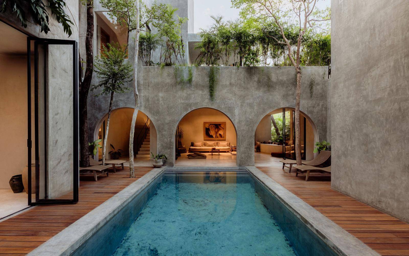 Casa de lujo con alberca y jardines tropicales 1