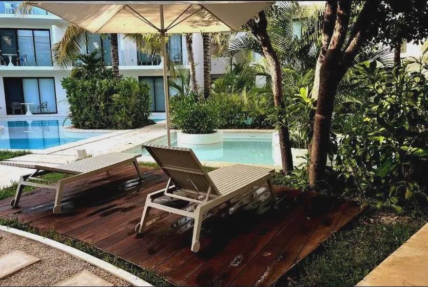 Estudio exclusivo con jardín y piscina privada 3