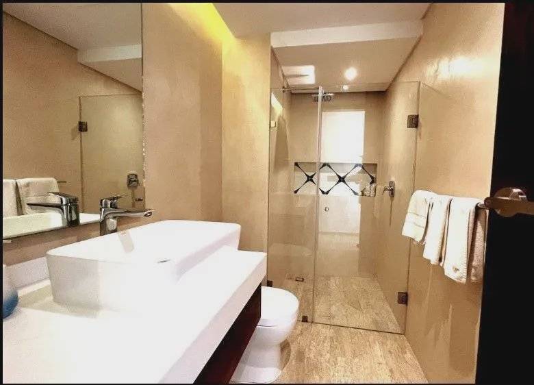 Estudio exclusivo con jardín y piscina privada 5