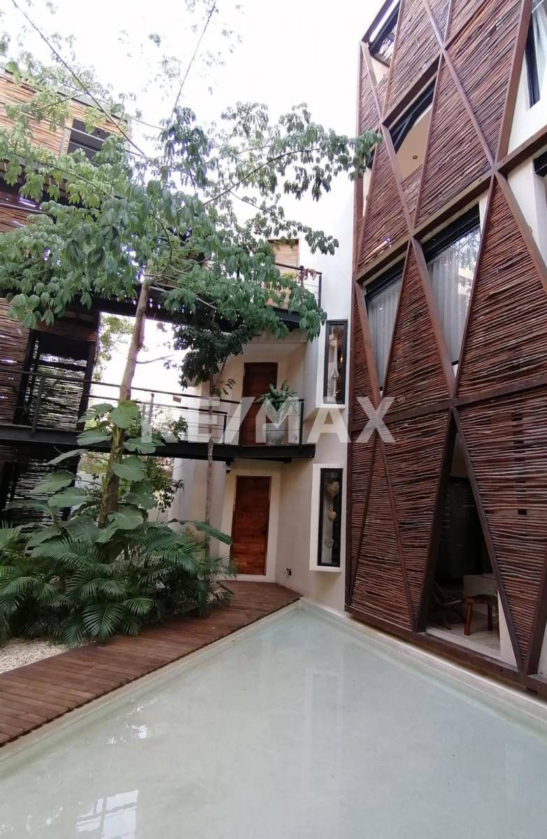 Apartamento swim-up con jacuzzi y diseño único 2